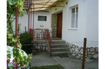Hungría Chata Harkány, Exterior